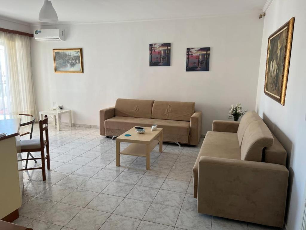 Penny Apartaments Sarande Bagian luar foto